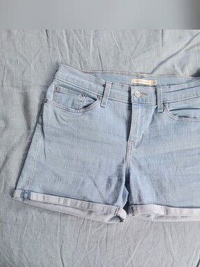 EUC Levi's Mid Length Shorts